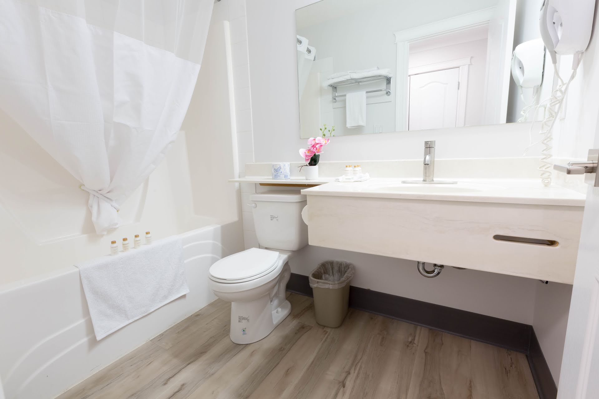 inuvik hotel queen rooms